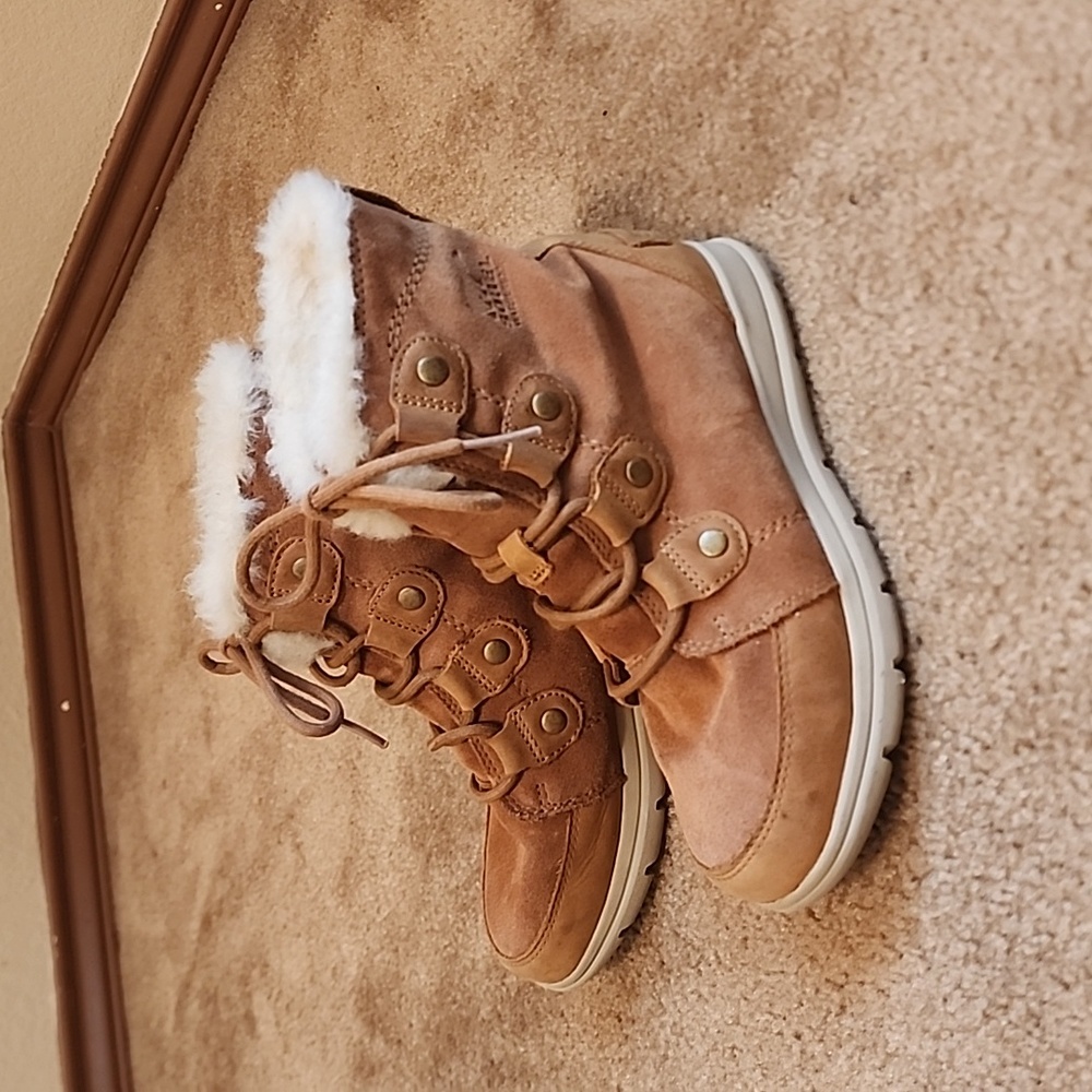 Sorel Tan Winter Boots with White Fur
